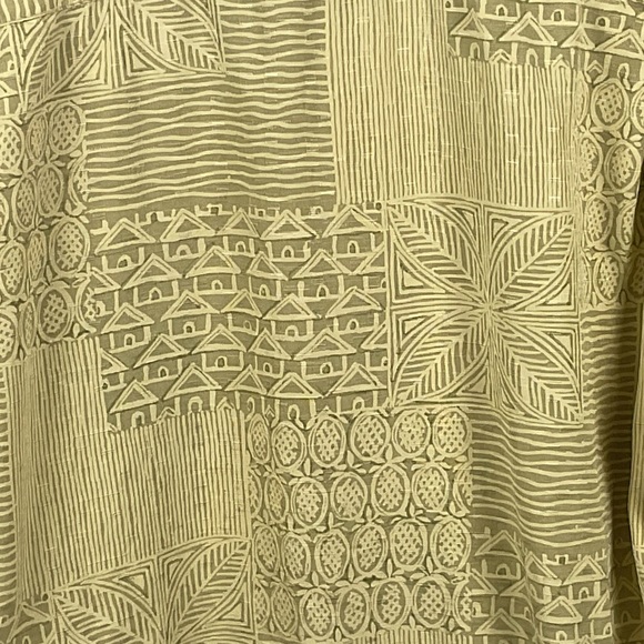 Pre-Owned Tommy Bahama Yellow Tribal Short Sleeve Silk Button Up Shirt, Size L - Picture 3 of 6